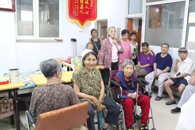 失能老人照护:社会温暖的微光